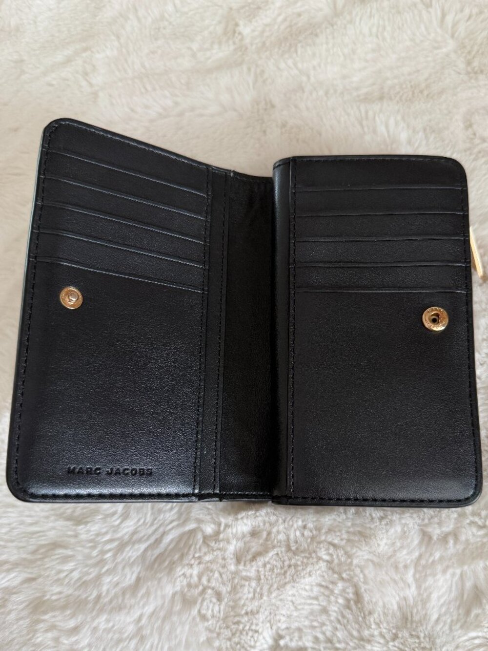 Marc Jacobs Groove Medium Bifold Black Leather With Gold Hardware Wallet - Picture 9 of 13